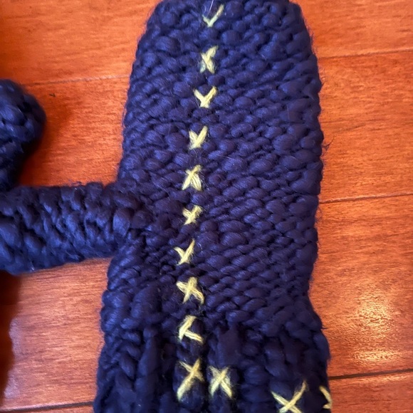 Free People All Tous Mittens OS - Picture 4 of 7